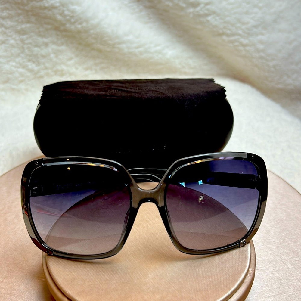 Michael Kors Sunglasses with a Michael Kors case 31
